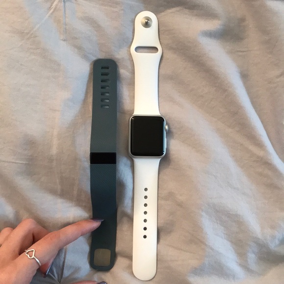 Fitbit - Picture 2 of 5